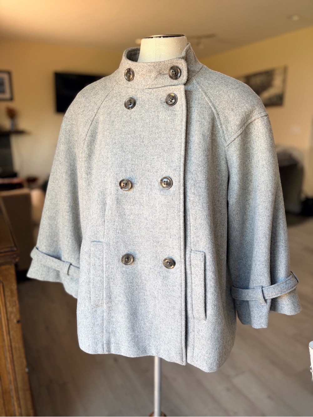 New condition! Fall 2008 GAP Light Gray Double-Breasted 100% Wool Pea/Cape Coat
